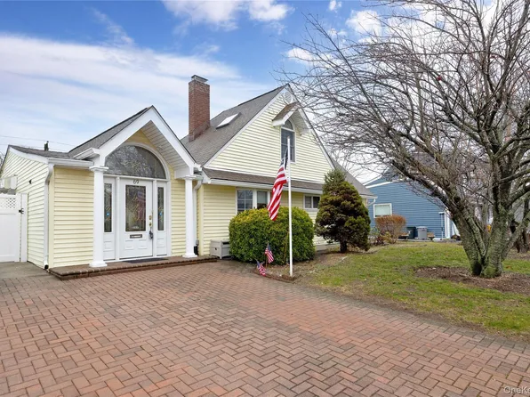 69 Cottonwood Lane, Westbury, NY 11590