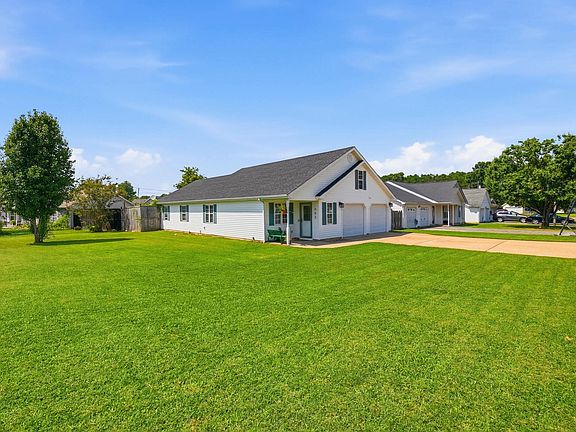 2nd image of 602 Colony Cir
