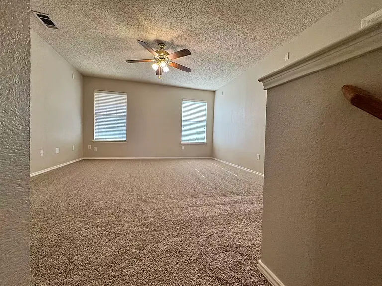 1202 Meadowgate Dr — Photo 12