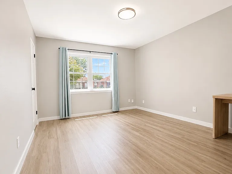 754 Hemlock Dr — Photo 8