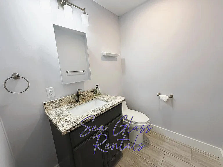 Beacon Dr — Photo 15