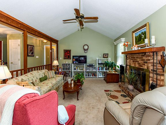 5th image of 2216 Canterbury Cir