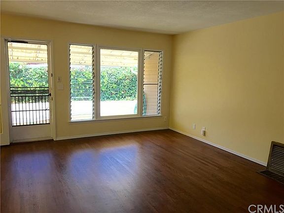 4th image of 14819 Yukon Ave
