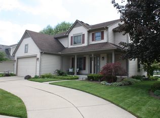 668 Hathaway Dr, Auburn Hills, MI 48326