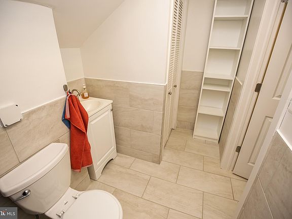 4th image of 450 E Girard Ave APT 1