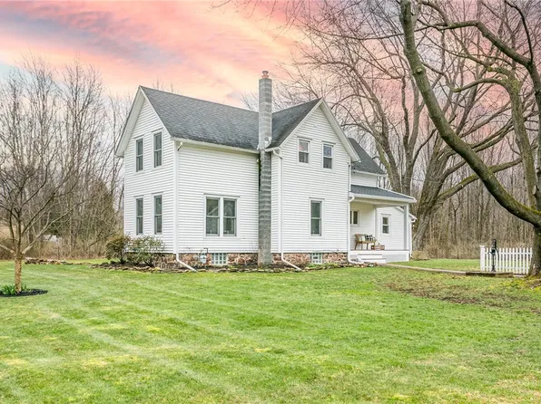 4434 New Rd, Williamson, NY 14589