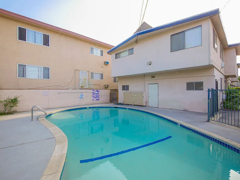 6944-6954 Coldwater Canyon Ave — Photo 13