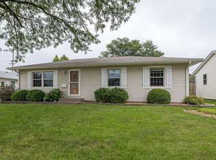 3713 Wakonda Dr, Bettendorf, IA 52722