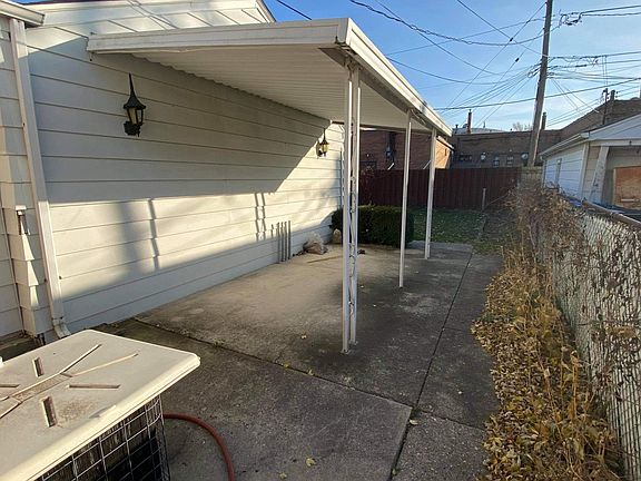 3rd image of 6001 Forest Dr