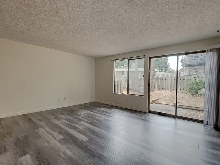 111 NW Columbia Dr #B3 — Photo 6