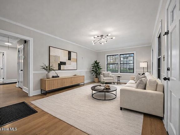 3rd image of 108 N Watauga Avenue