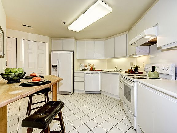 4th image of 5600 Wisconsin Ave APT 1604