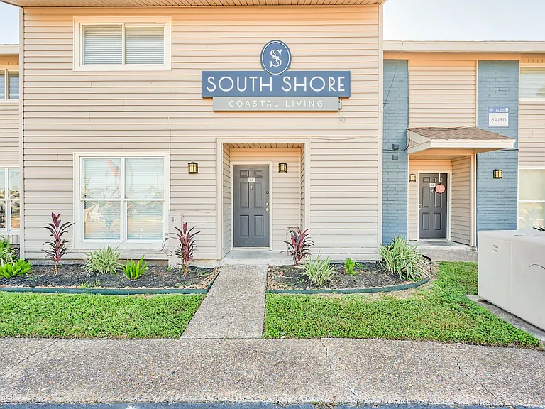 South Shore Coastal Living — Photo 10