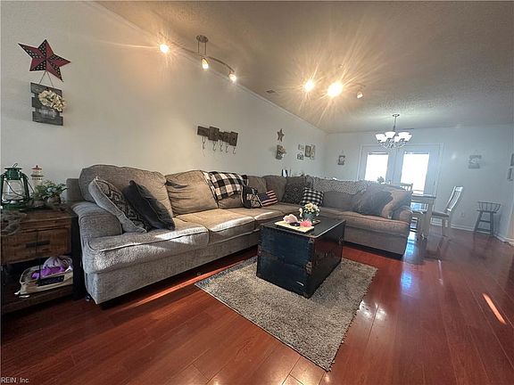 2nd image of 2064 Dolina Dr