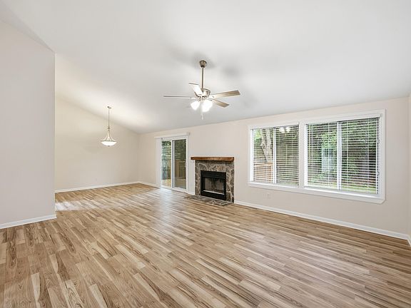 3rd image of 411 Navaho Cir