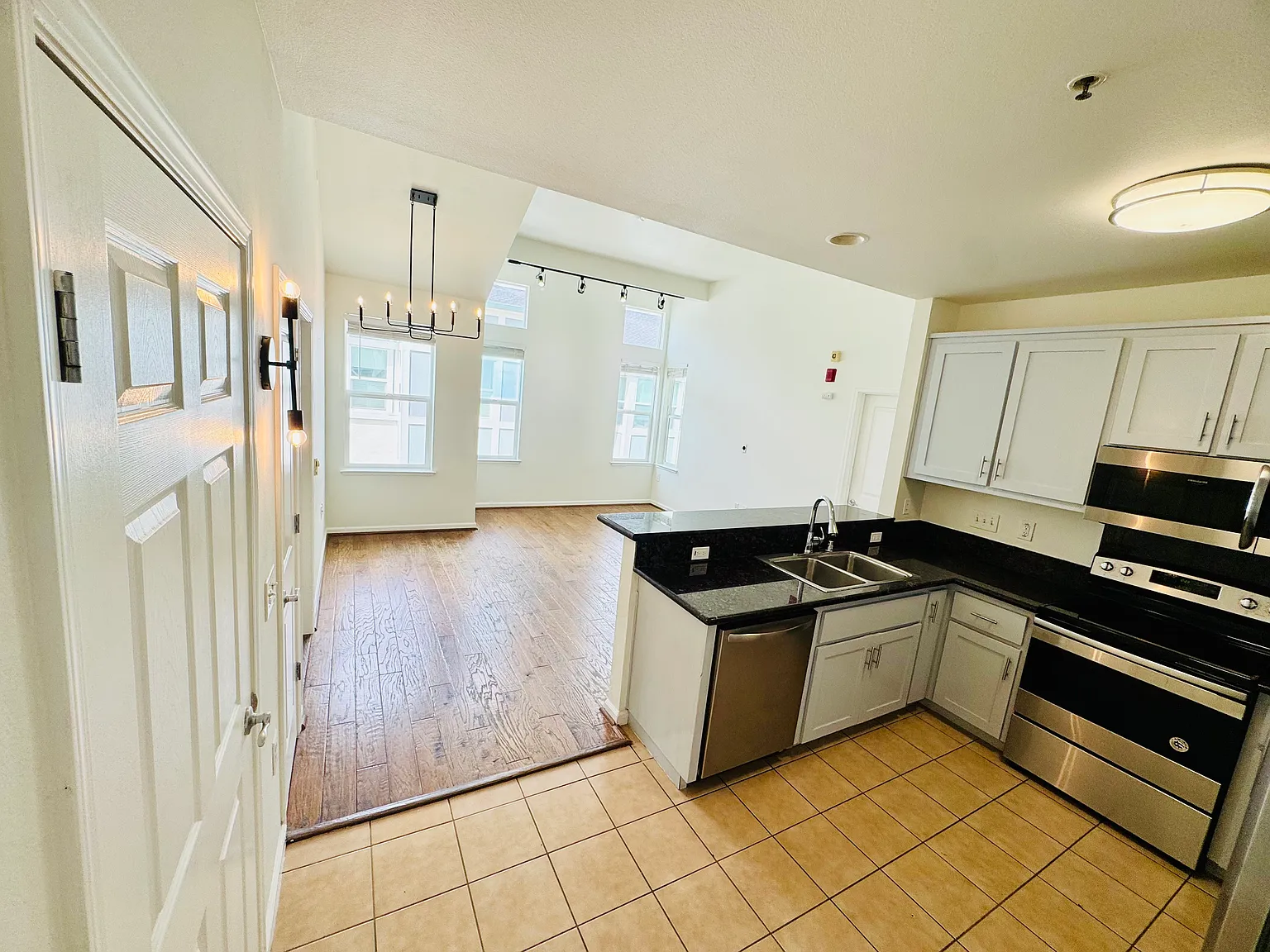 2 bed, 861 sqft, $2,950 — Photo 4