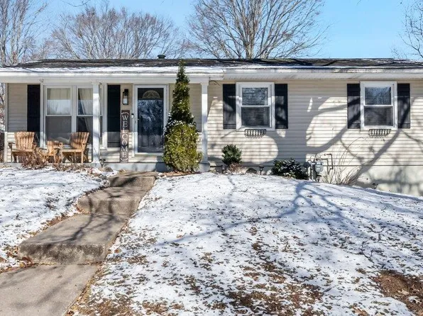 13 Biscayne Dr, Edwardsville, IL 62025