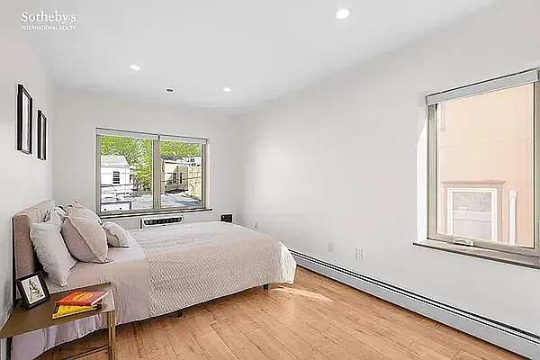 Bedroom, photo 1