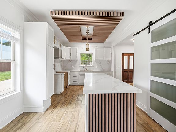 2nd image of 18948 Iris Ln