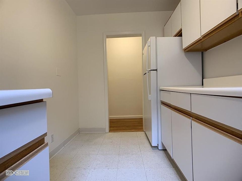 1st image of 3121 29th St APT 5J