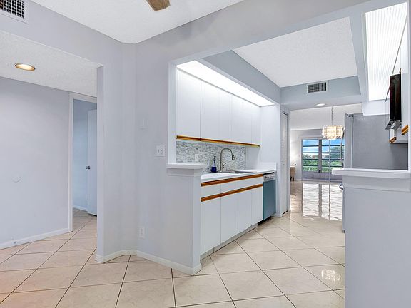 3rd image of 1606 Abaco Drive #E4