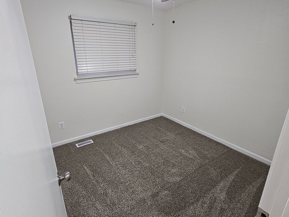2nd image of 494 Irwin Ave