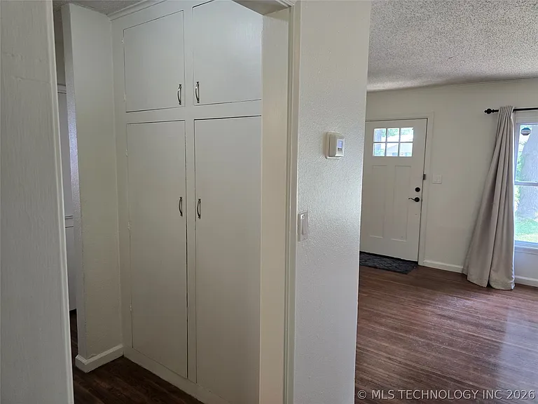 237 E 45th Pl — Photo 8