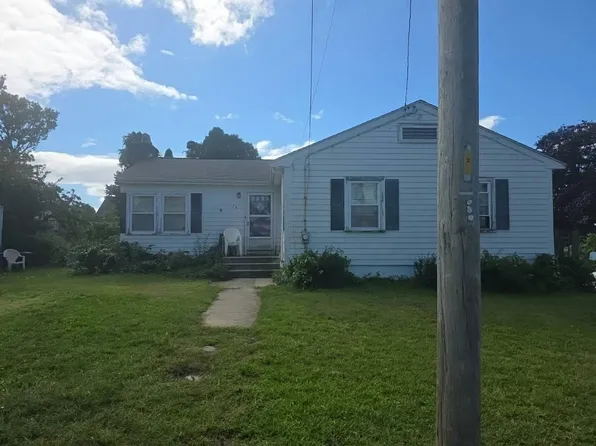 78 Calumet St, New Bedford, MA 02744