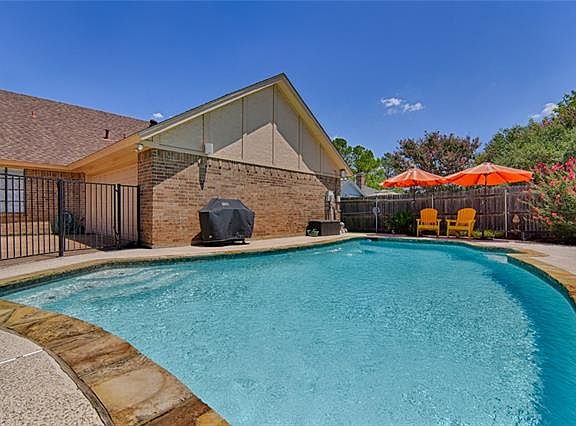 5th image of 4310 Three Oaks Dr