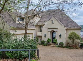 216 Golf Dr, Holly Lake Ranch, TX 75765