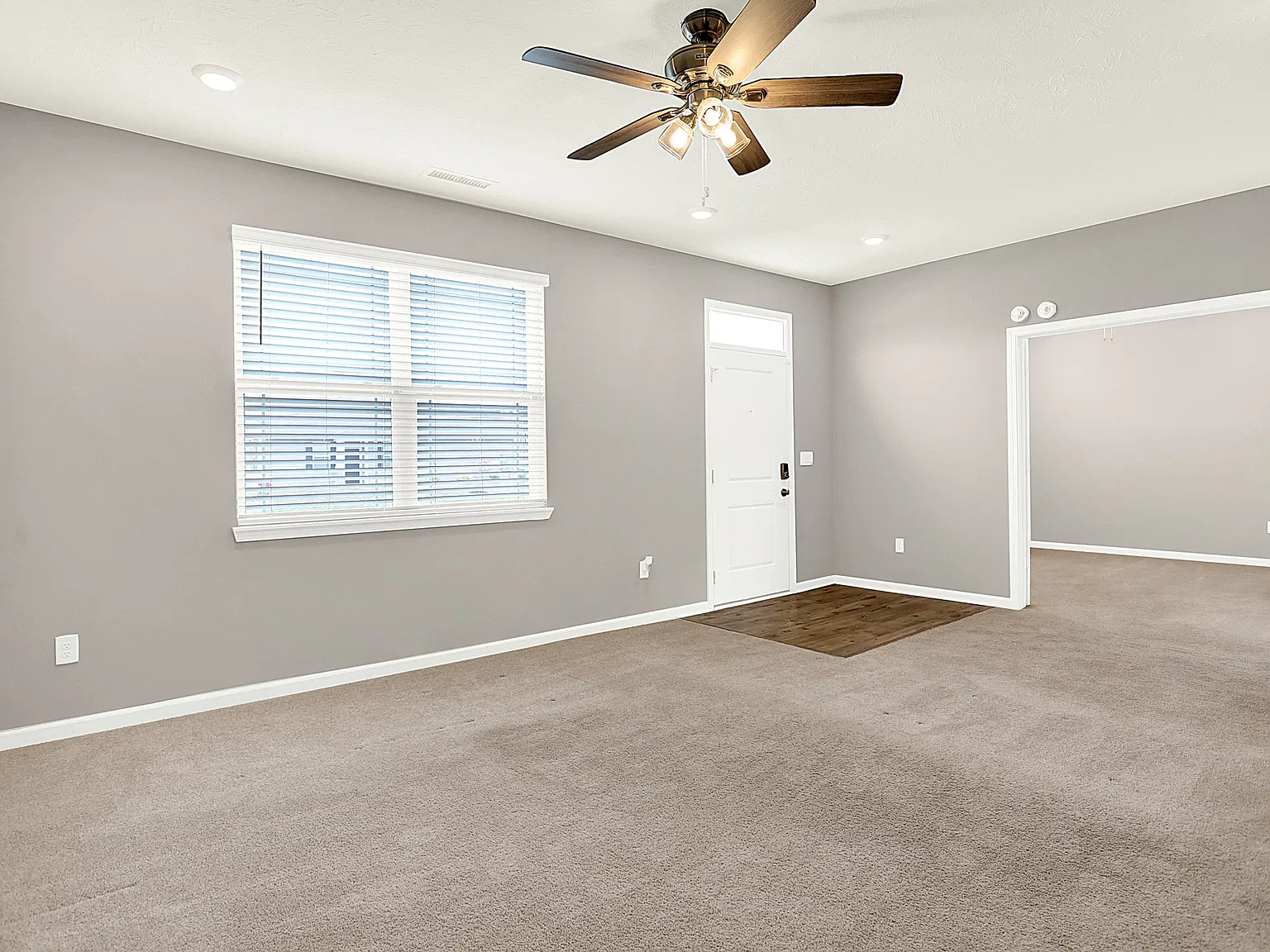 3 bed, 2.5 bath, 3161 sqft, $2,050 — Photo 4