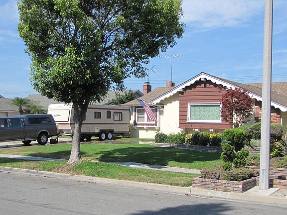 Long driveway: RV parking