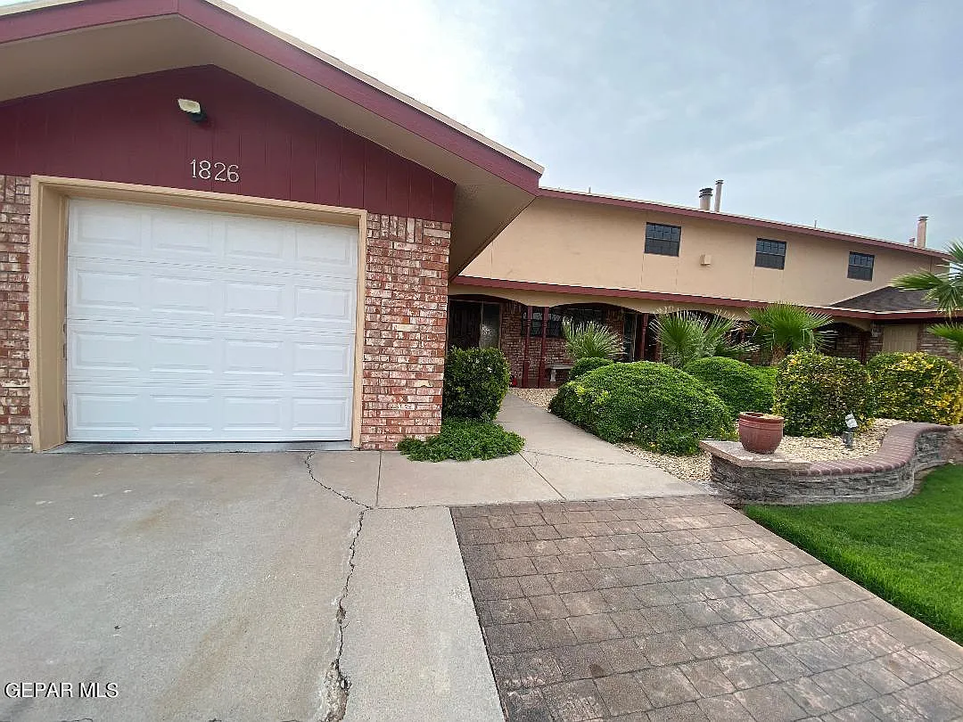 3 bed, 2.5 bath, 1755 sqft, $1,700 — Photo 2