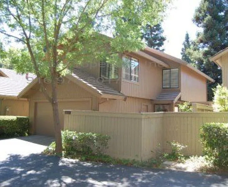 2204 Promontory Point Ln photo 1
