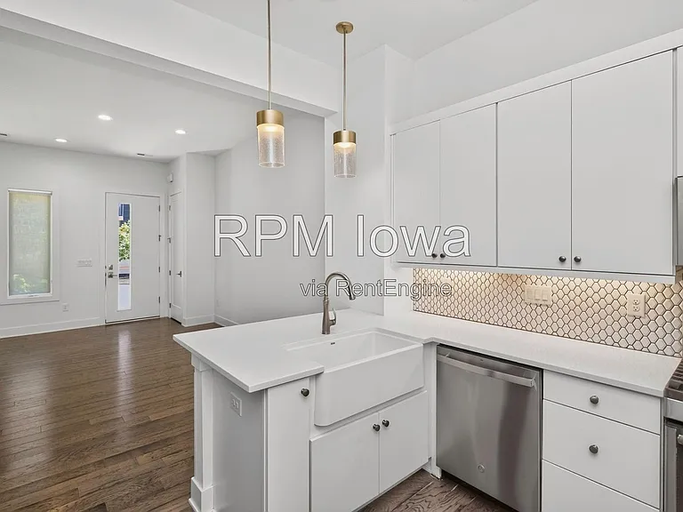 244 E Center St — Photo 14