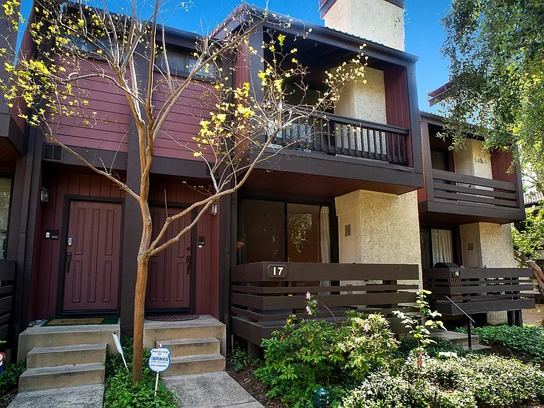 21931 Burbank Blvd #17 — Photo 1