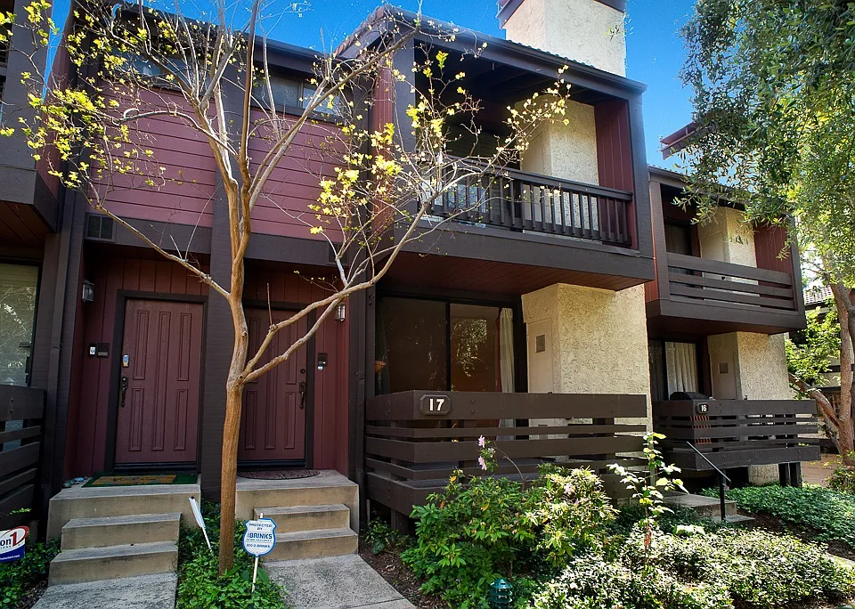 21931 Burbank Blvd #17