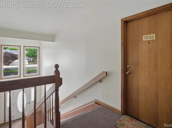 1332 Shoemaker Dr #1332, Westland, MI 48185