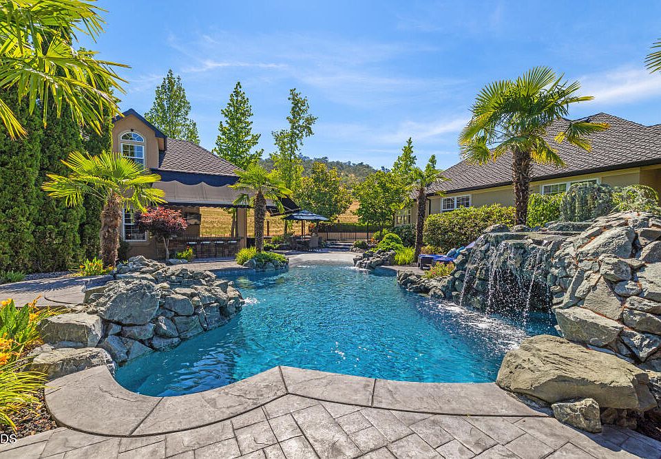 1st image of 1072 Castlewood Dr