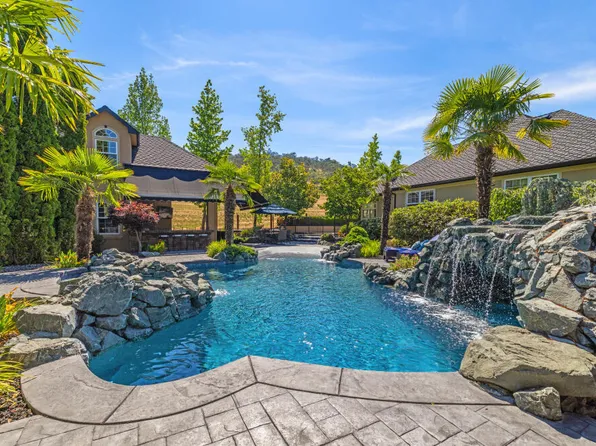 1072 Castlewood Dr, Medford, OR 97504