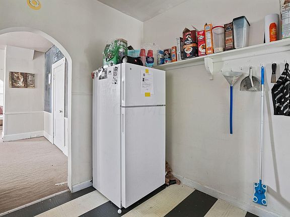 3rd image of 36 W Home St