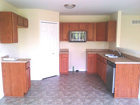 4th image of 8854 Somerset Ln