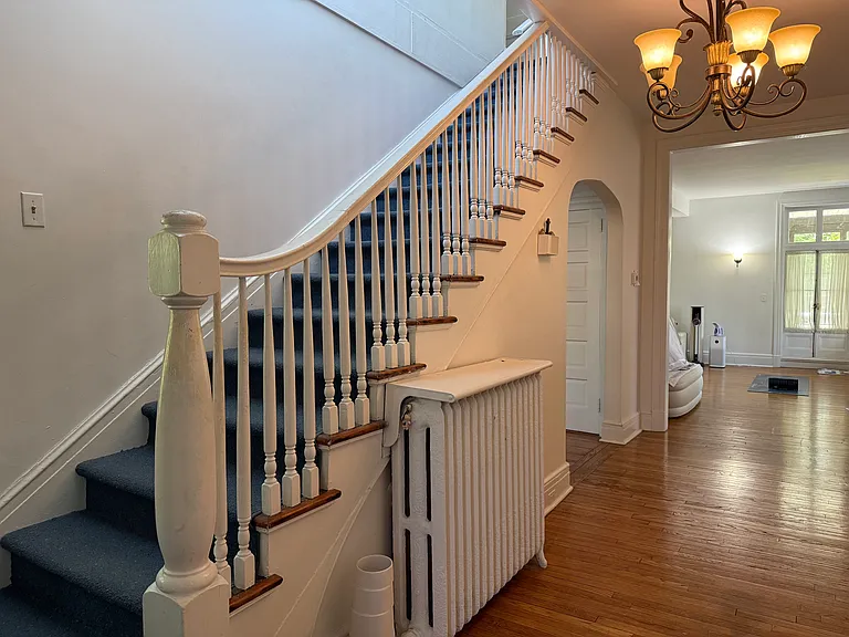 66 Summit St — Photo 2