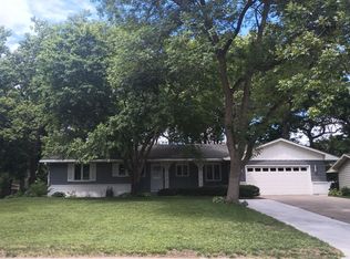 1463 Trollhagen Dr NE, Fridley, MN 55421