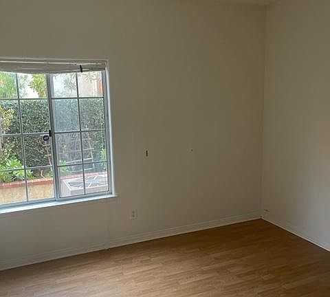 5th image of 2712 Montview Ct