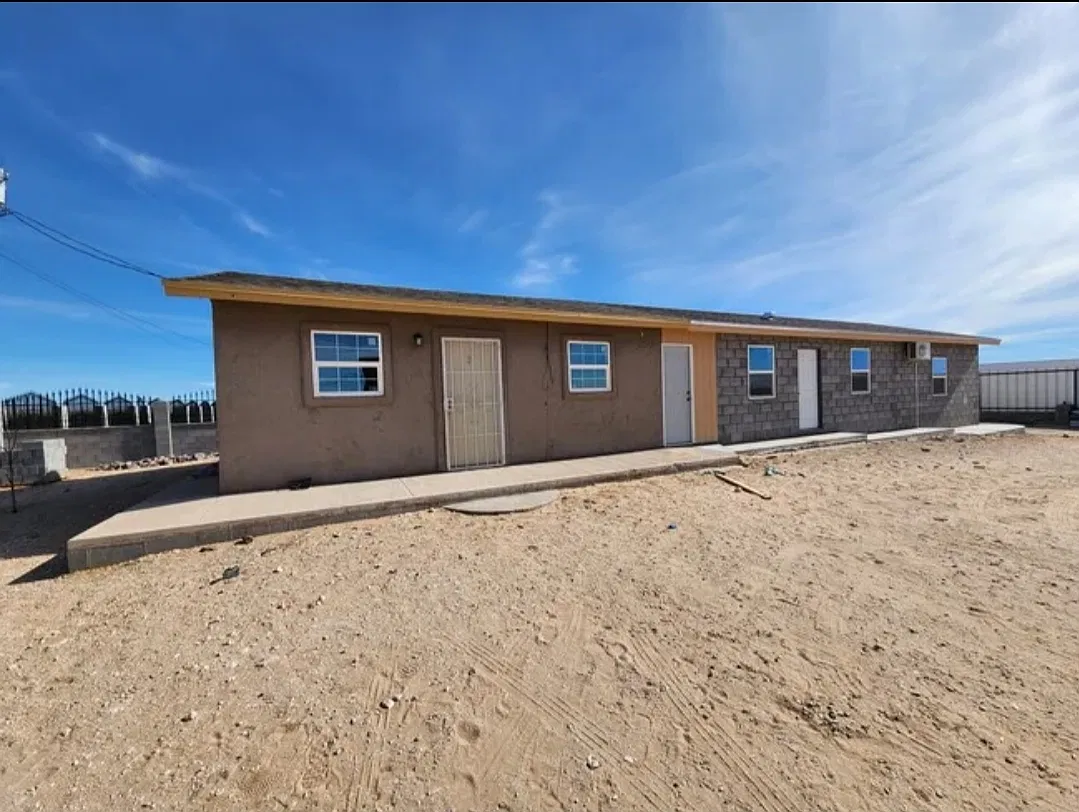 2 bed, 600 sqft, $900 — Photo 1