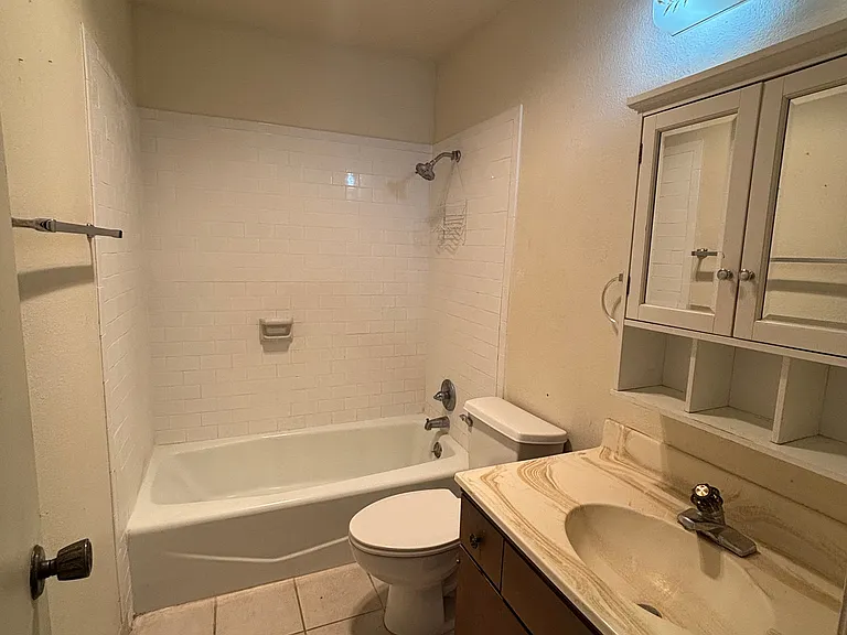 950 Glendale Dr — Photo 3