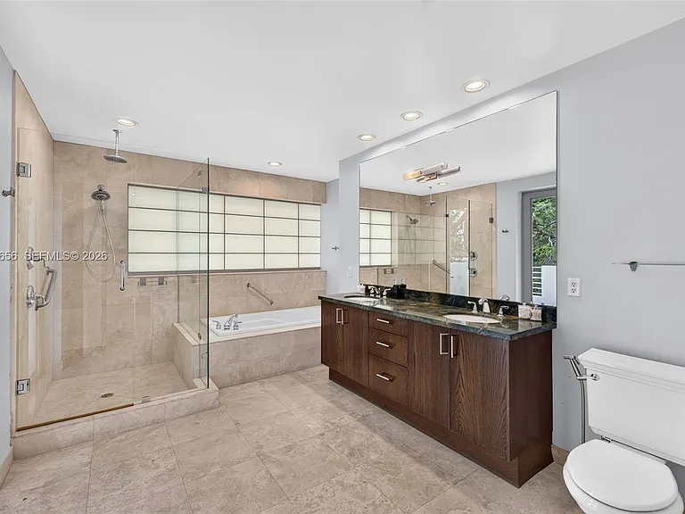 125 NE 16th Ter #0 — Photo 34