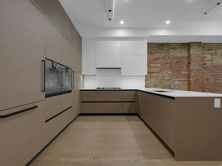 647 College St #101 — Photo 15