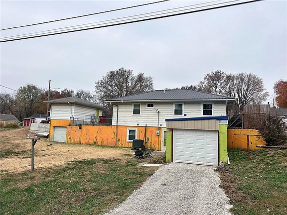 4th image of 1605 Poplar St